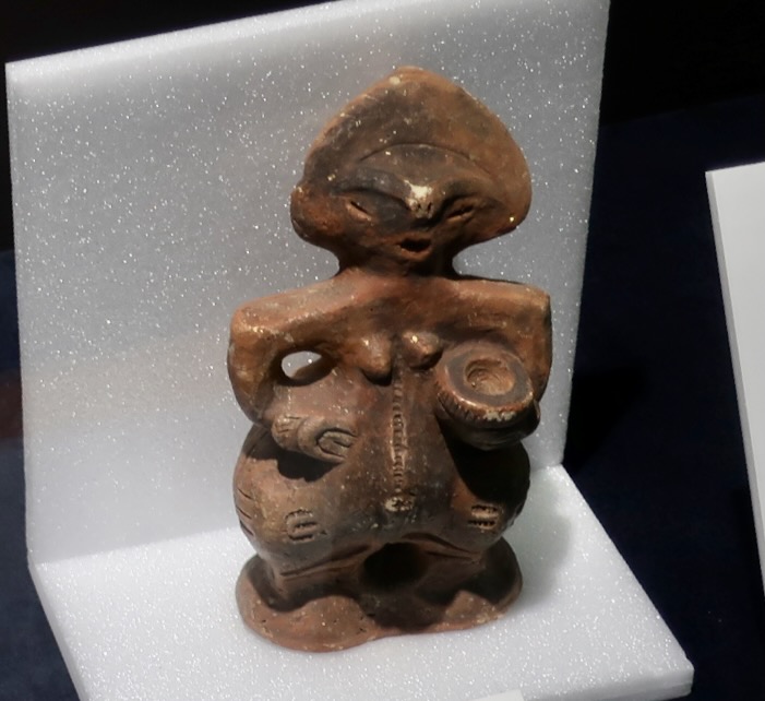 目切遺跡から出土の壺を持つ妊婦土偶