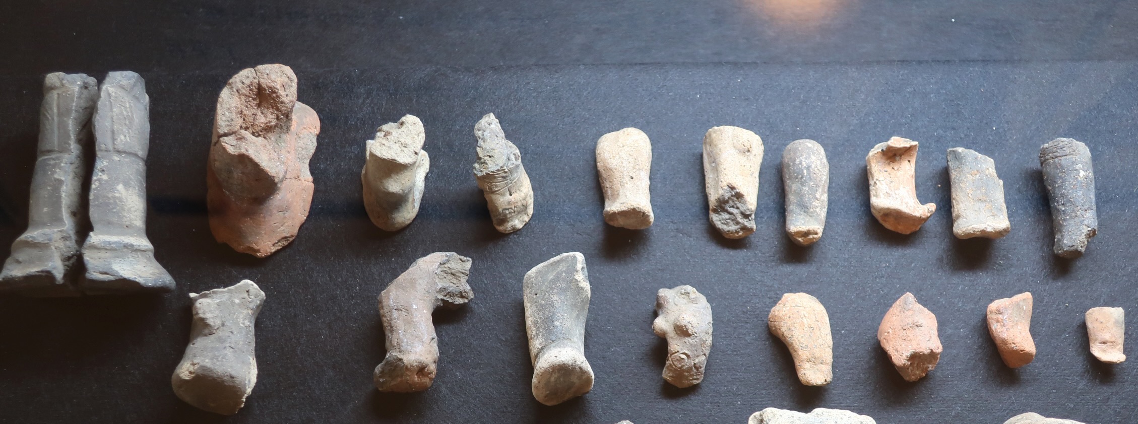 北杜市石堂B遺跡から出土の土偶の欠片たち