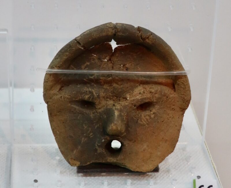 小金井市野川中洲北遺跡から出土の土偶の頭部